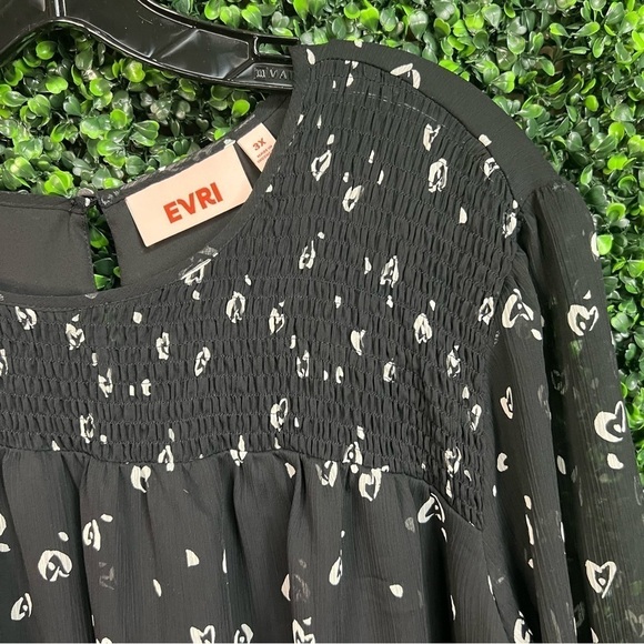 EVRI | Smocked Top - Picture 10 of 12